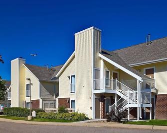 Maximum Comfort and Styles! Free Parking, Onsite Swimming Pool, Pets Allowed - Westlake - Building