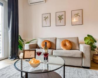 Sweett - Solari - Milan - Salon