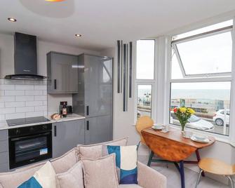 Apt 4 @ Hunter's Quay - Bridlington - Kitchen