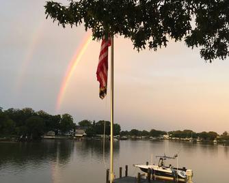 Waterfront living on the Chesapeake Bay - Pasadena - Outdoors view
