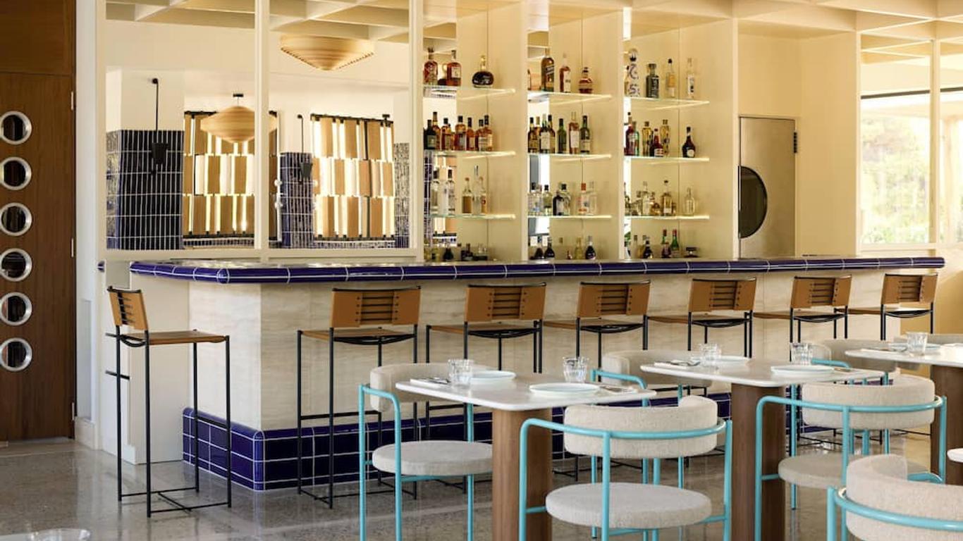 أيس هوتل آند سويم كلوب أثينس