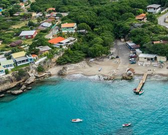 Spacious Apartment Above Westpunt Bay with Views - Sabana Westpunt - Building