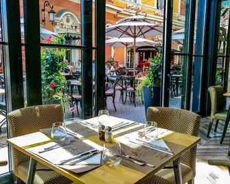 Hotel Continental - אופטייה - פטיו