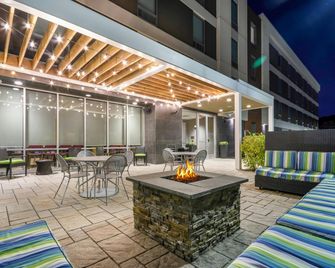 هوم 2 سويتس من هيلتون ألباني، وولف روود - الباني (نيويورك) - مبنى