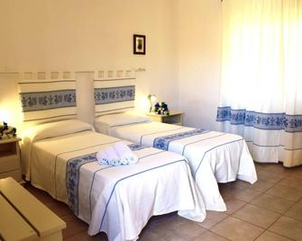 Hotel Montiruju - Santa Maria Coghinas - Bedroom