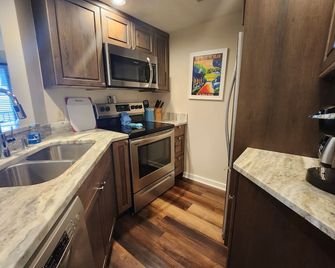 North Shore Inn Tc 302 - Traverse City - Kitchen