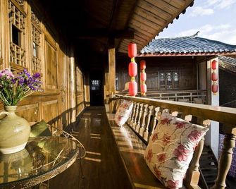 Lijiang Lvyeanjia Inn - Lijiang - Balcón