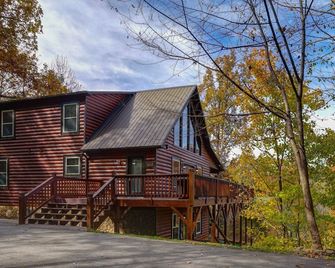 Grand Mountain Views Cabin - Hot Tub, Fire Pit, Casino! - Whittier - Building