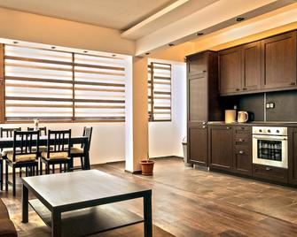 Travellino Serviced Apartments - Burgas - Sala de estar
