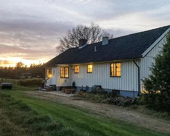 2 Bedroom Stunning Home In Yngsjö - Yngsjö - Building