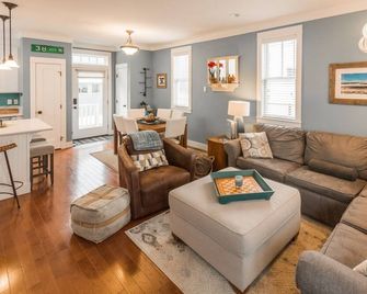 A Stones Throw by Seabrook Hospitality - Pacific Beach - Sala de estar