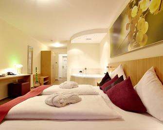 Christiana's Wein & Art Hotel - Bernkastel-Kues - Bedroom