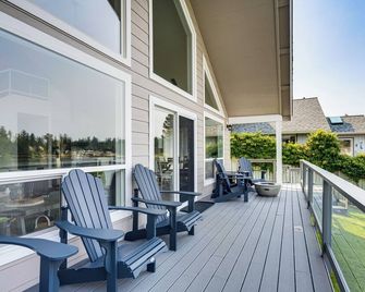 The Rookery - Dreamy Home w/ Private Dock! - Yelm - Balcón