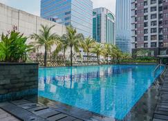 Good Deal And Tidy Studio At Tamansari Semanggi Apartment - Jakarta - Pool