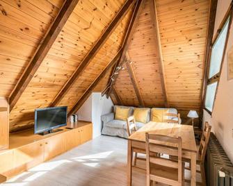 Brahets By Seamount Rentals - Naut Aran - Living room