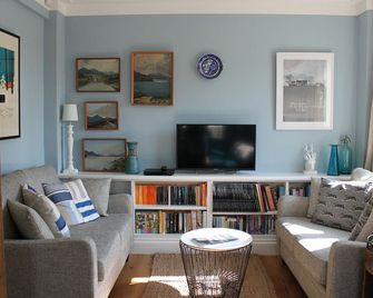 2 The Dunes, Thorpeness, Family Friendly In Thorpeness - Thorpeness - Living room