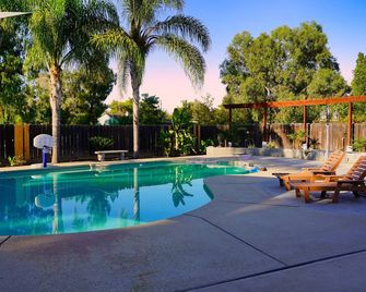 Fernwood Retreat at Madera Ranchos - Madera - Piscina