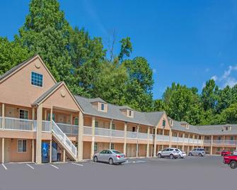 Days Inn by Wyndham Canton - Canton - Gebouw