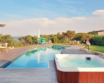 Beautiful independent Villa with swimming pool and outdoor whirlpool - Stintino - Pool