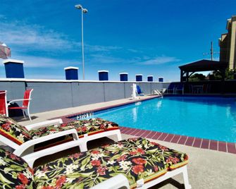 Days Inn & Suites Thibodaux - Thibodaux - Piscina