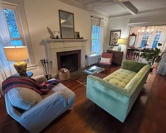 The Farmhouse at Fort Hill - Peekskill - Wohnzimmer