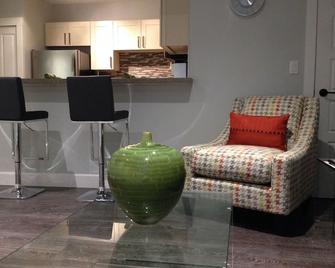 Nature's Door Guest Suite - Port Moody - Living room