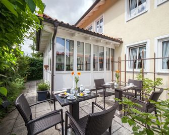 Hotel Eschenhof - Kirchheim bei München - Патіо