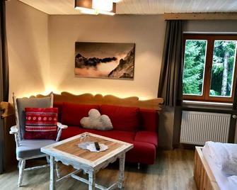 Hotel Garni Gästehaus Edlhuber - Mittenwald - Living room