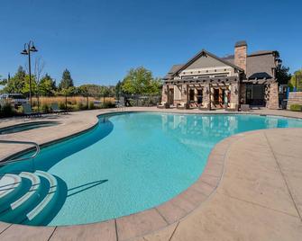 Outdoor Adventures Open & Family Friendly - 2b/2ba - South Jordan - Басейн