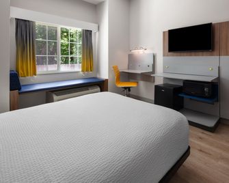 Microtel Inn & Suites by Wyndham Kearney - Kearney - Makuuhuone