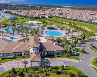 1018jr Townhouse 4 Bedrooms & 3 Bathrooms + Pool - Poinciana - Building
