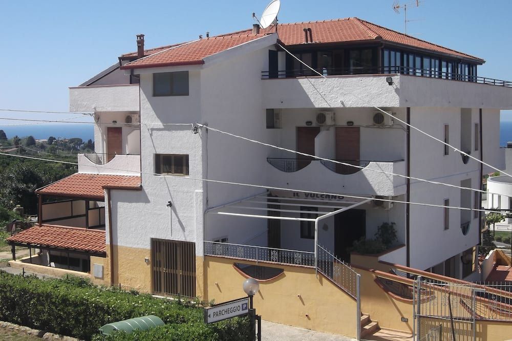 هوتل إل فولكانو - تروبيا - مبنى