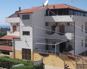 هوتل إل فولكانو - تروبيا - مبنى