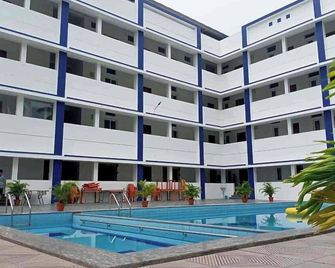 Urc Resorts - Perundurai - Building