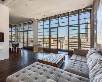 Manhattan Lofts - Cape Town - Living room