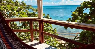 Fosters West Bay Resort - Coxen Hole - Balcony