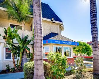 Motel 6 Riverside South - Riverside - Rakennus