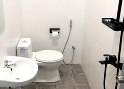 Double Bedroom with Shared Bathroom - Bandar Seri Begawan - Bathroom