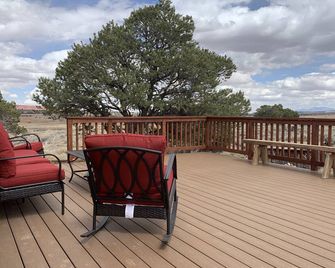 Rustic Isolation Near Capitol Reef National Park - Teasdale - Balcony