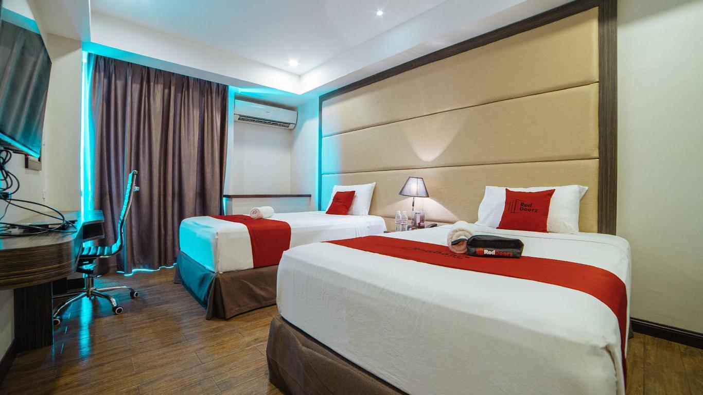 RedDoorz Premium @ West Avenue Quezon City