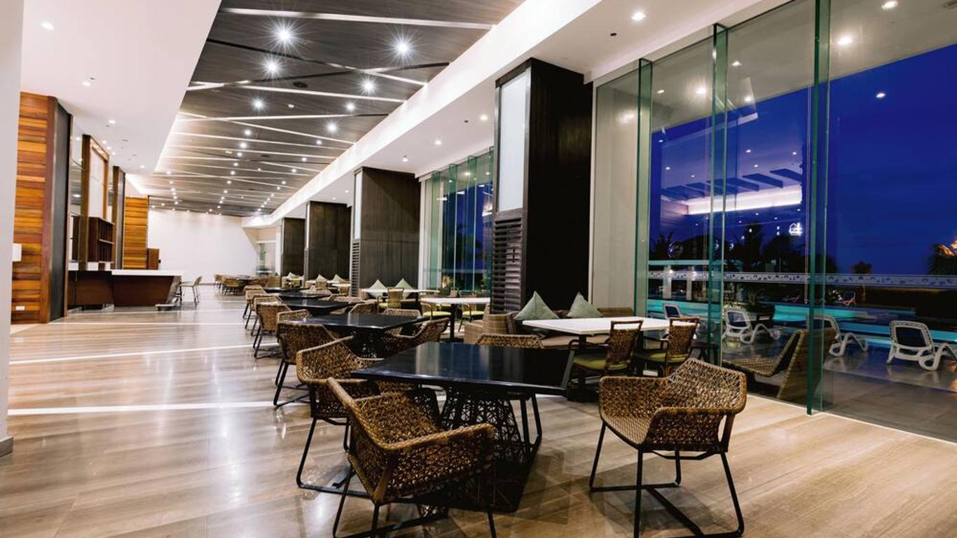 Arterra Hotel And Resort