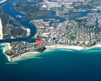 Bella Mare Beachside Apartments - Coolangatta - Balcony