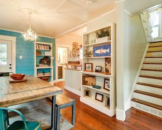 Red Lodge Home on Broadway - 15 Min to Ski Resort! - Red Lodge - Jídelna