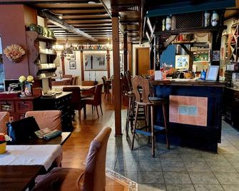 Cronin's Café & Guesthouse - Heinola - Recepción