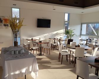 Rental Suites Campana - Campana - Restaurace