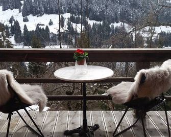 Gstaad Paradise View Chalet with Jacuzzi - Rougemont - Balcon
