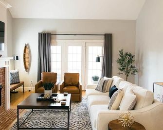 Sprawling Sylvan Park Estate - Nashville - Sala de estar