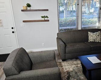 Lemontree House: Chic Davis 3br Gem Near Uc Davis - Davis - Soggiorno