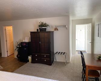 Stone Hollow - Vernal - Bedroom