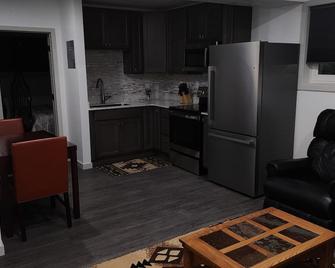 Cozy Hardin Hideaway -Great Fishing, Historic Sights and Modern Comforts. - Hardin - Kitchen